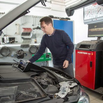 Motordiagnose beim Fahrzeug